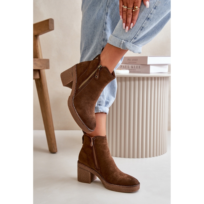 Braune Damenstiefeletten mit hohem Absatz 1