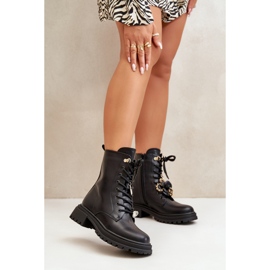 Damenbaggies mit schwarzen Anstecknadeln 1