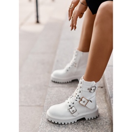 Damenbaggies mit weißen Schnallen 2