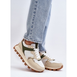 Damen-Sportschuhe auf der beige/grünen Plattform 1
