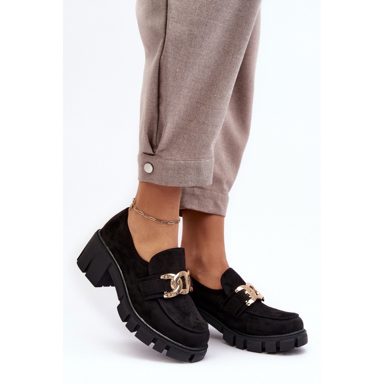 Damenschuhe mit hohen Absätzen und schwarzer Verzierung 1