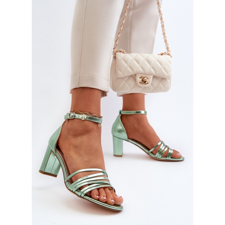 Grüne Riemchensandalen mit hohem Absatz 1