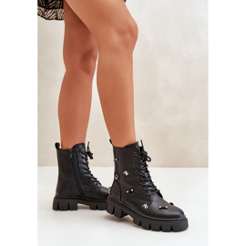 Damentaschen mit schwarzen Verzierungen 1