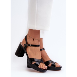 Elegante schwarze High-Heel-Sandalen 1