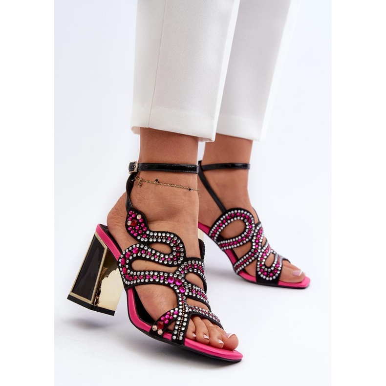 Damensandalen mit Verzierung an der Ferse schwarz 1