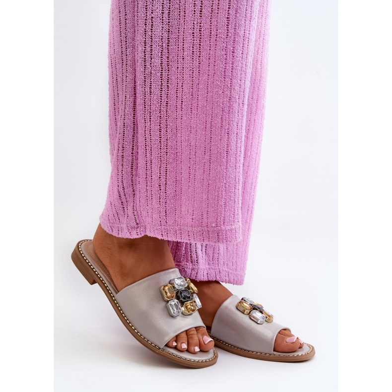 S. BARSKI Flache Damensandalen mit Verzierungen beige 1