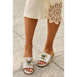 S. BARSKI Flache Damensandalen mit Verzierungen beige 2