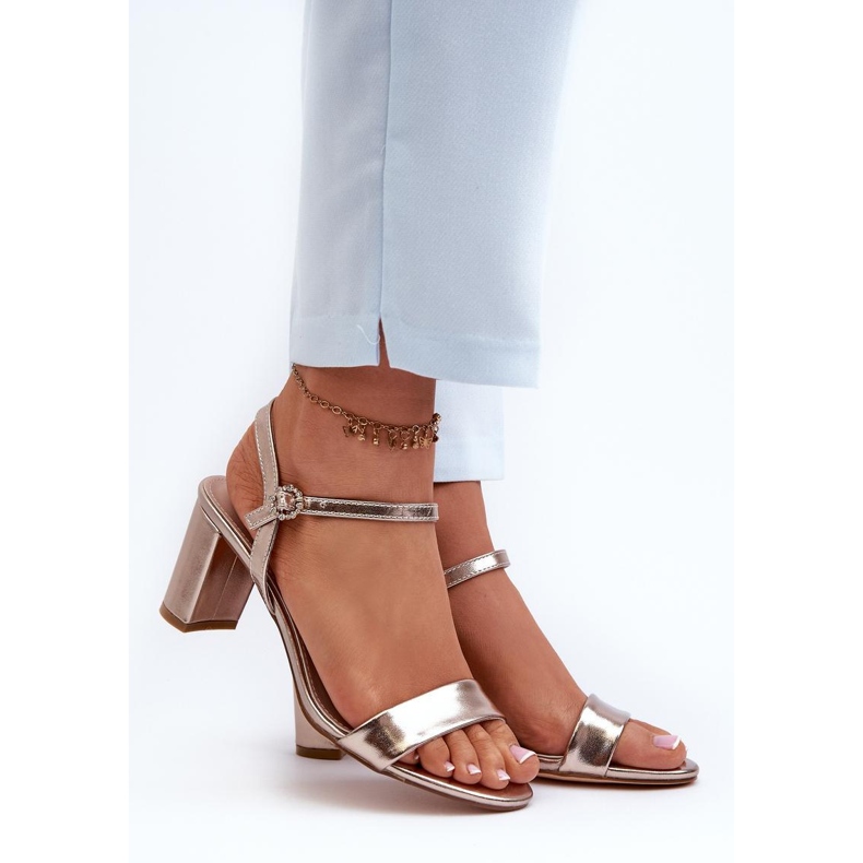 Sandalen in Gold/Champagner golden 1