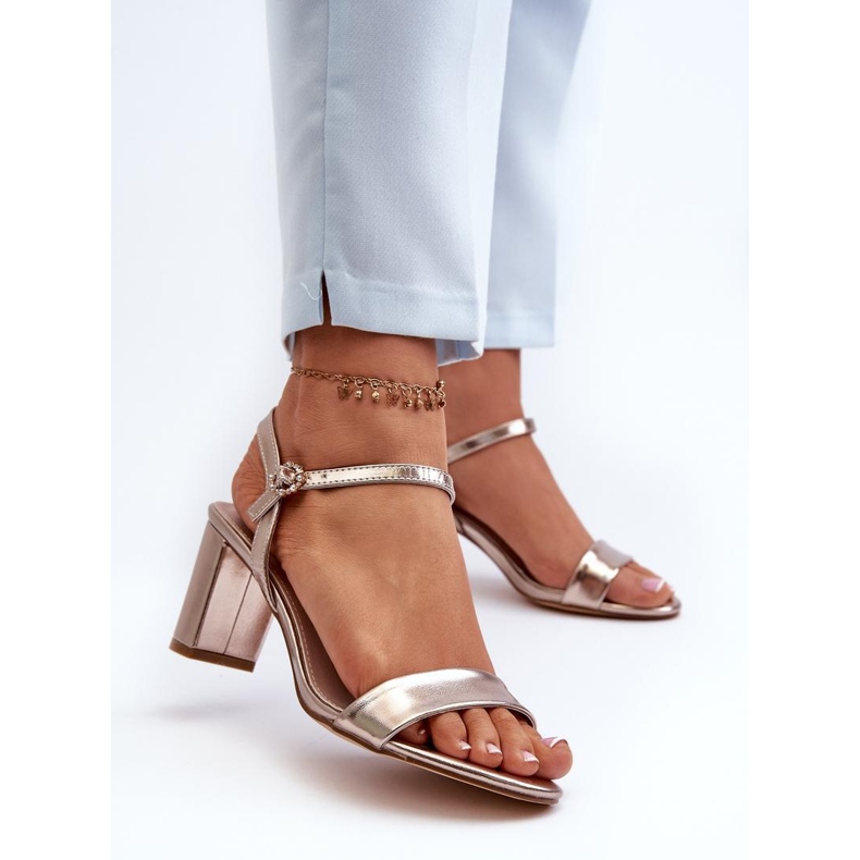 Sandalen in Gold/Champagner golden 2