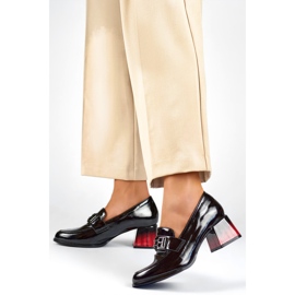 Lackierte Pumps mit Dekoration GD-FL478-B Schwarz 1