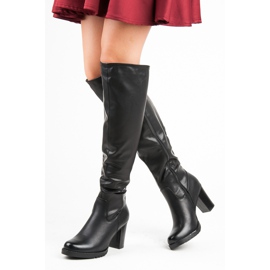 Vinceza Schwarze Stiefel auf der Post 1