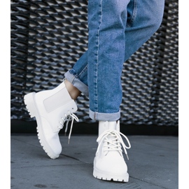 Hellbeige isolierte Stiefeletten von Brayna 2