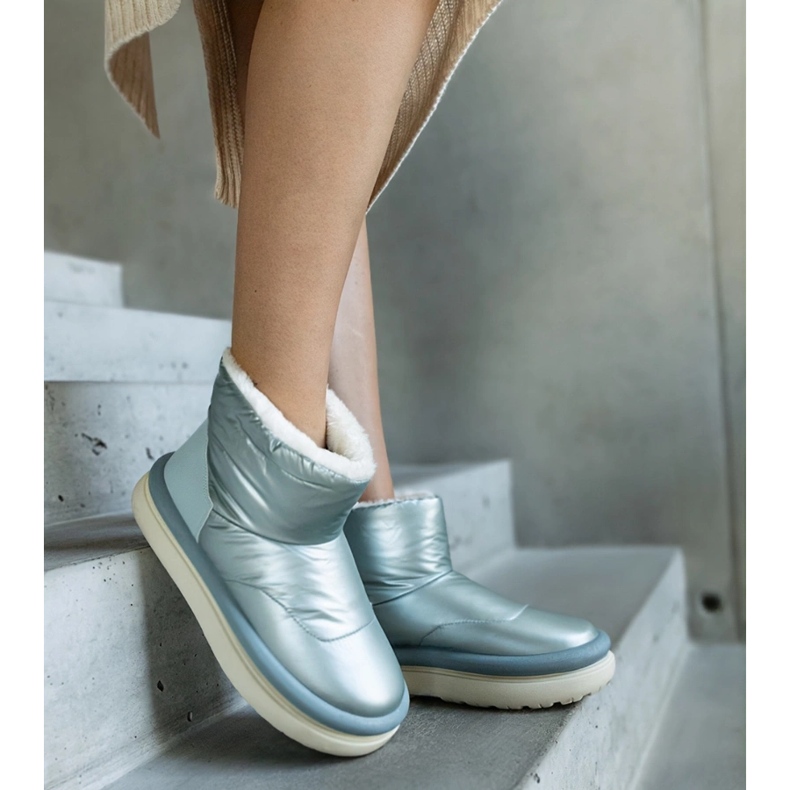 Hellgrüne warme Schneestiefel auf der Cores-Plattform 2