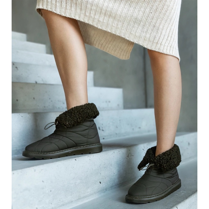 Grüne isolierte Schneestiefel mit Caellita-Manschette schwarz 1