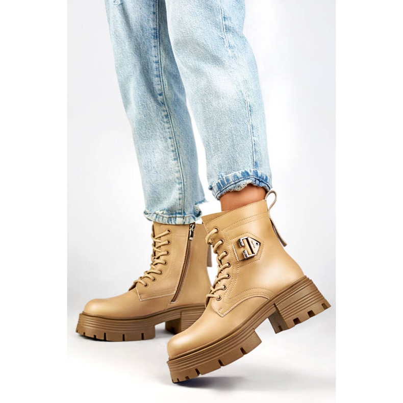 Damen-Lederstiefel auf Block und Plateau, isoliert, beige GT-TL55BE 1