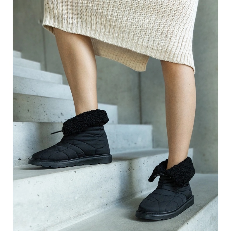 Schwarze isolierte Schneestiefel mit Caellita-Manschette 1