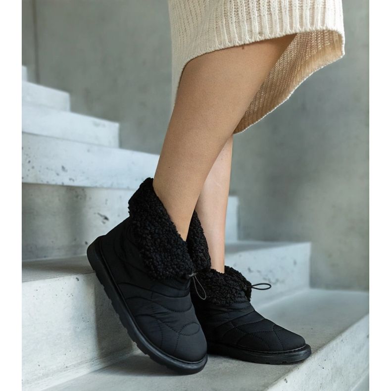 Schwarze isolierte Schneestiefel mit Caellita-Manschette 2