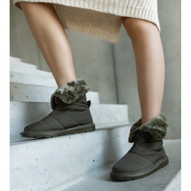 Grüne isolierte Schneestiefel mit Kragen von Edidda 1