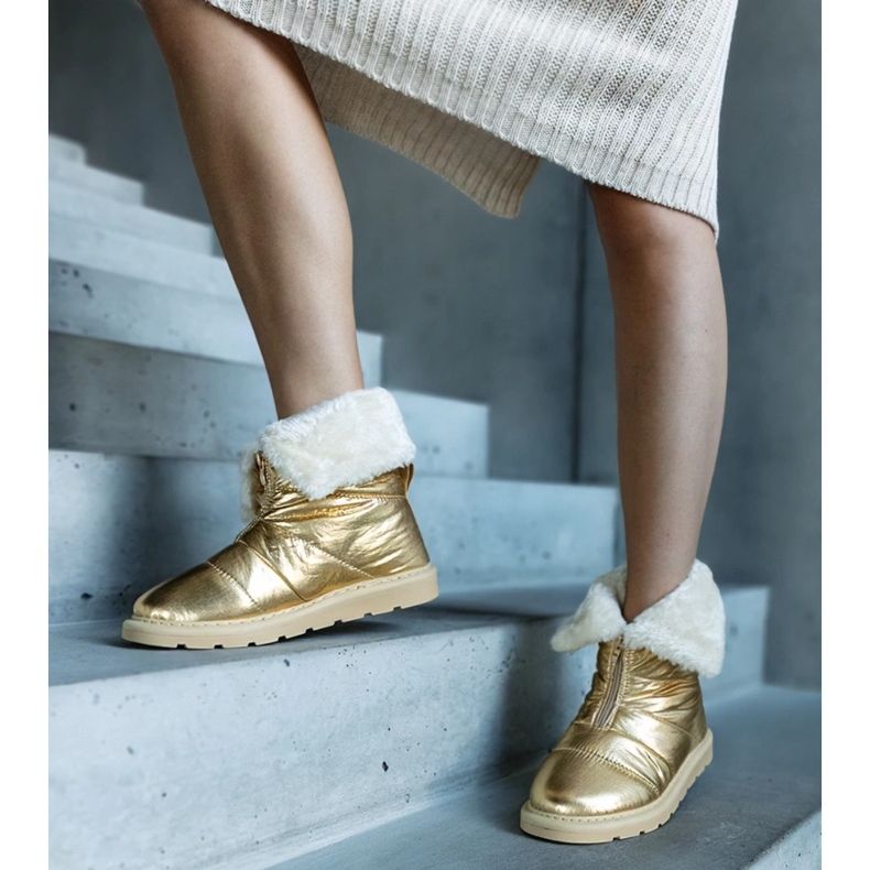 Edidda goldene isolierte Schneestiefel mit Kragen 1