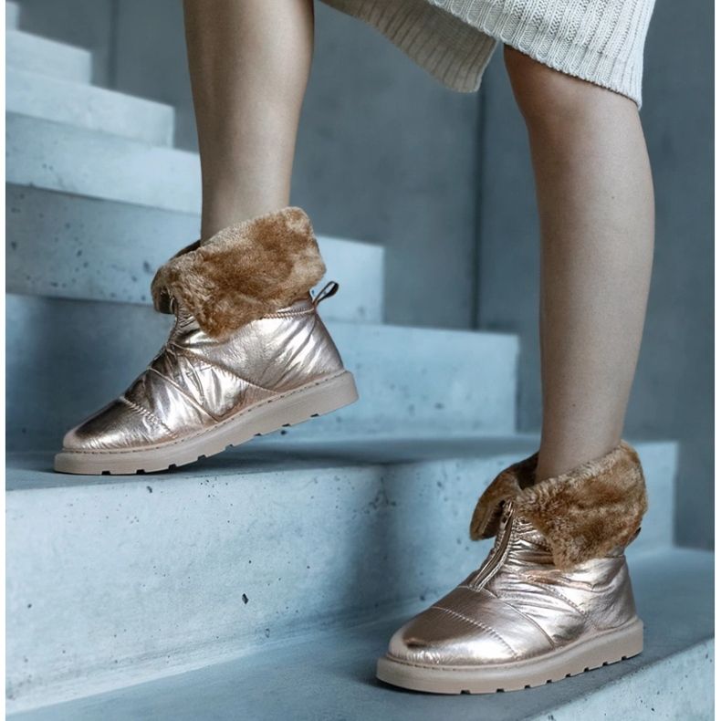 Edidda goldene isolierte Schneestiefel mit Kragen 1