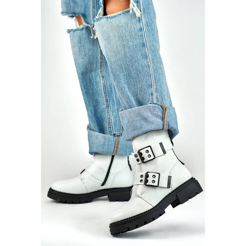 Damen-Stiefeletten aus Lackleder mit Schnallen, weiß 250007W-PU 1