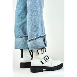 Damen-Stiefeletten aus Lackleder mit Schnallen, weiß 250007W-PU 2