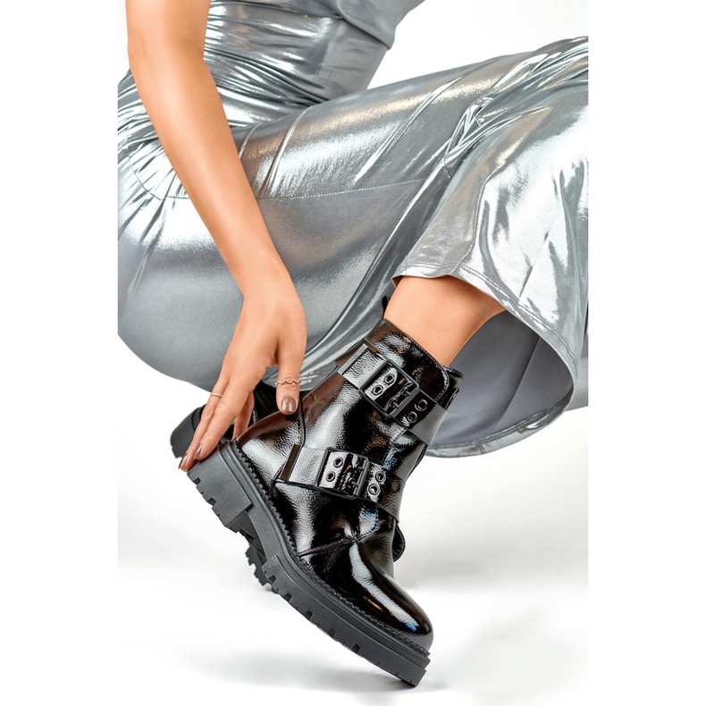 Damen-Stiefeletten aus Lackleder mit Schnallen, schwarz 250007B-LA 1