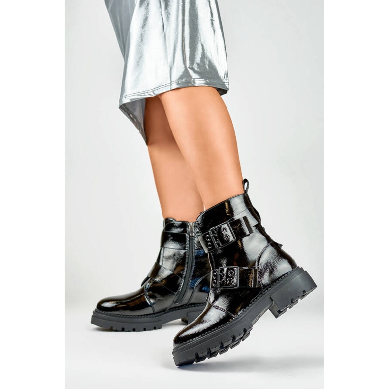 Damen-Stiefeletten aus Lackleder mit Schnallen, schwarz 250007B-LA 2