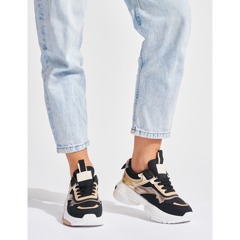Schwarz-goldene Sneakers mit dicker Sohle 1