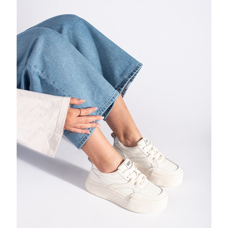 Weiße Damen-Sportschuhe mit hoher Sohle 2