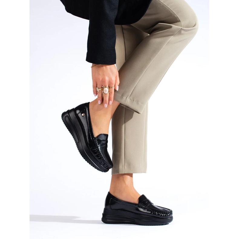 Schwarze Lack-Loafer auf einem dicken Shelovet-Plateau 2