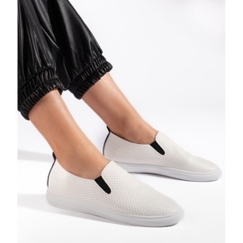 Durchbrochene Slip-On-Sneaker in Weiß und Schwarz 1