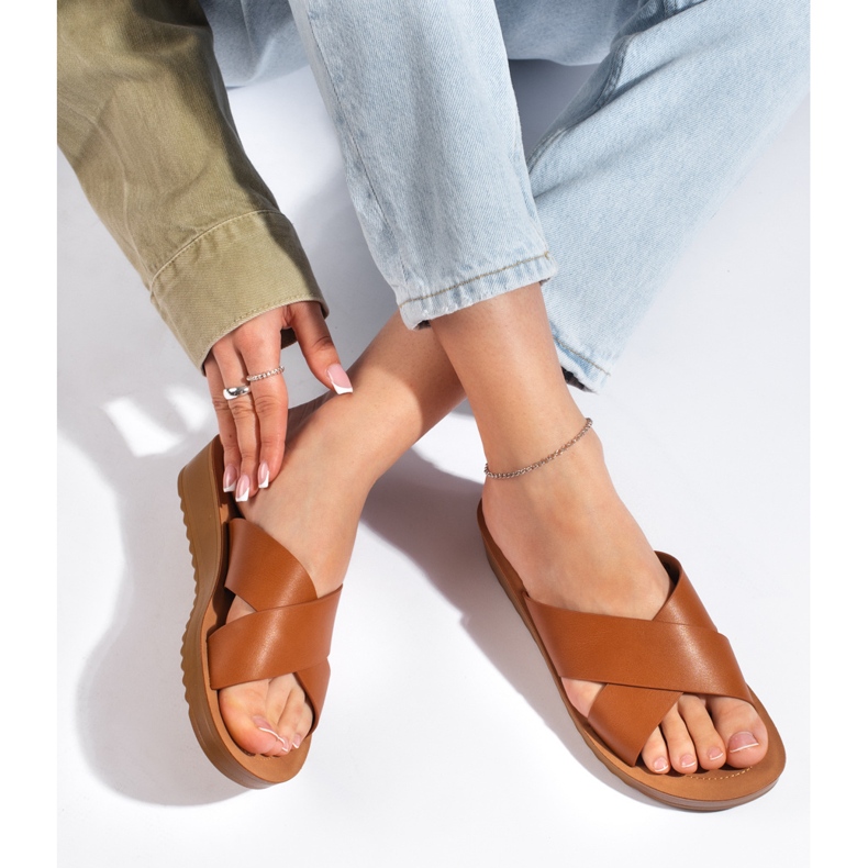 Braune Plateau-Flip-Flops für Damen 1