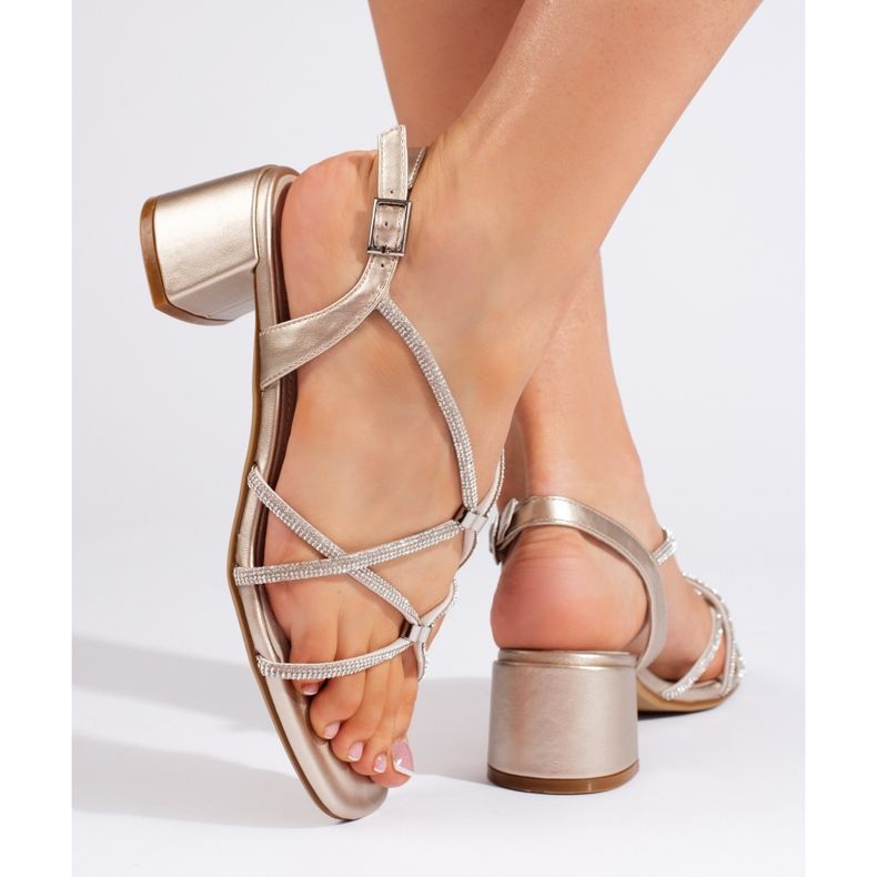 Goldene Damensandalen mit dekorativen Riemen von Sergio Leone 2