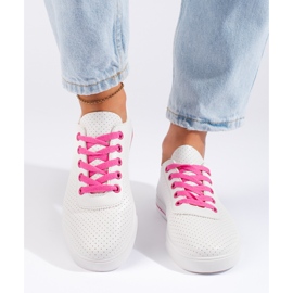 Weiße Damen-Sneaker mit rosa Schnürsenkeln 2