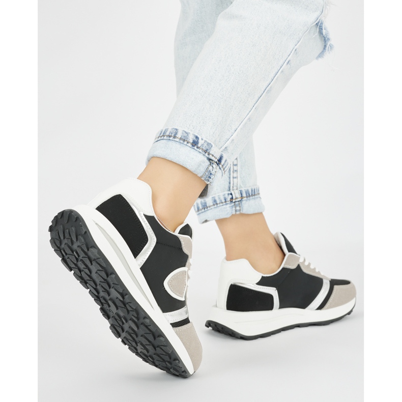 Damen-Sportschuhe in Schwarz und Beige 1