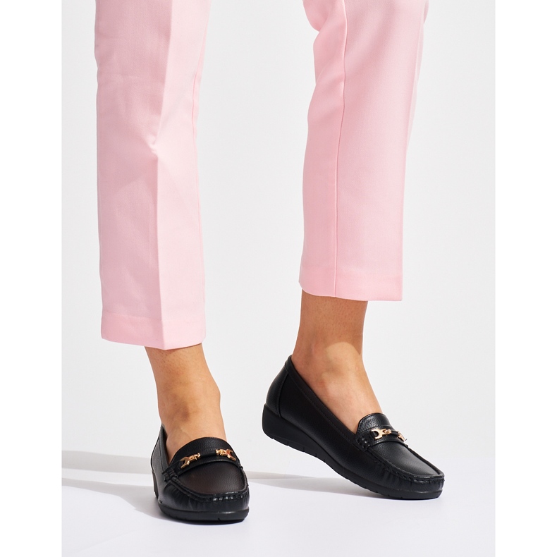 Schwarze Damenmokassins mit Verzierung 1