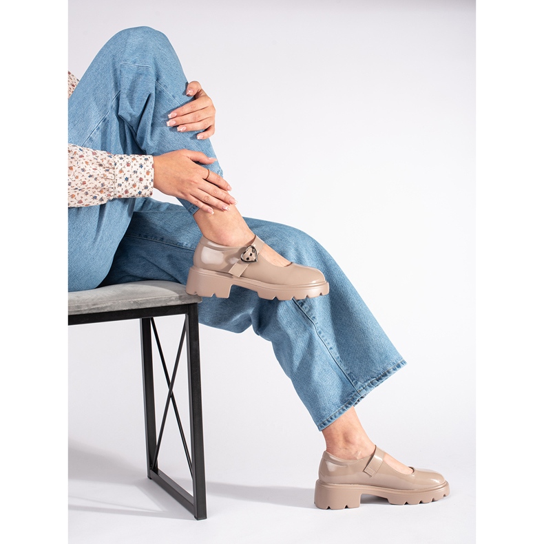 Beige Lack-Loafer mit dicker Sohle 2