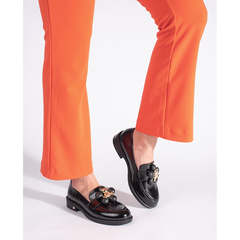 Schwarze Lack-Slipper für Damen mit Teddybär 2