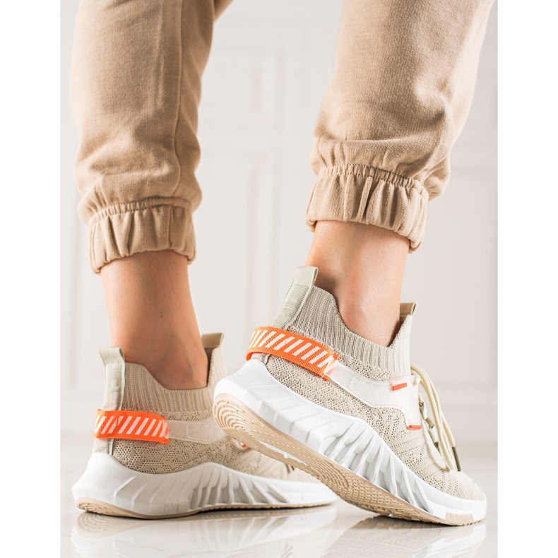 Weide Modischer Sneaker aus Textil beige 2