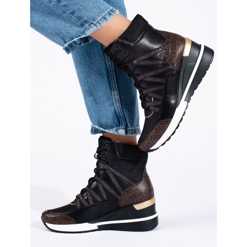 Sportliche Damenstiefel auf dem Vinceza-Keil schwarz 2