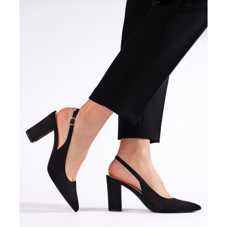 Schwarze Pumps mit offenem Absatz 1