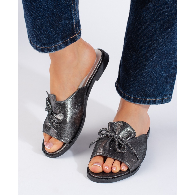 Silberglänzende Damen-Flip-Flops 1