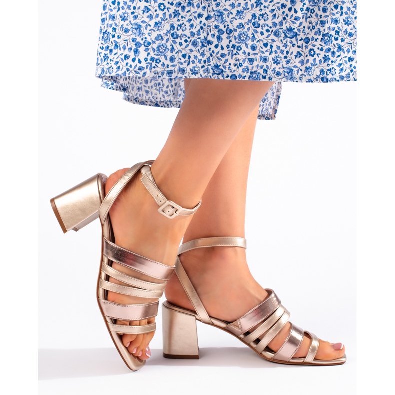 Sabrina Goldene Damensandalen mit Riemen von Sergio Leone 1