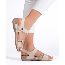Beige Damensandalen mit Klettverschluss 2