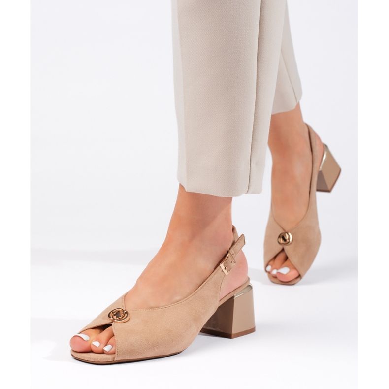 Elegante beige Wildleder-Sandalen mit hohen Absätzen 1