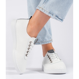 Durchbrochene weiße Turnschuhe für Damen 3