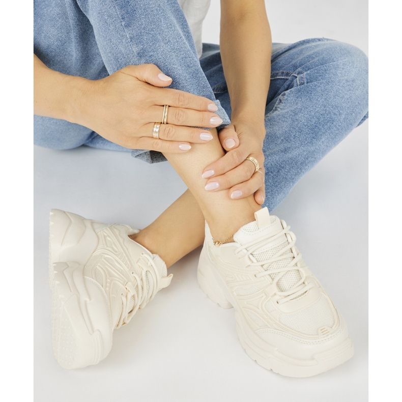 Cremefarbene Sneaker mit dicker Sohle beige 1