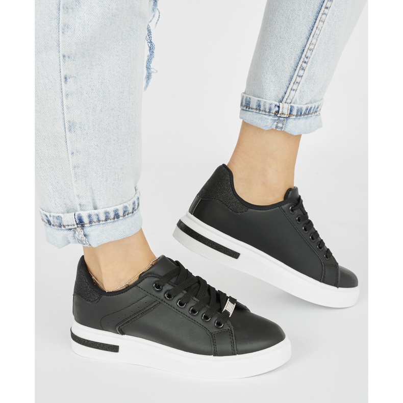 Schwarze Sportschuhe für Damen 2