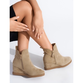 Beige Damenstiefel mit Keilabsatz 3